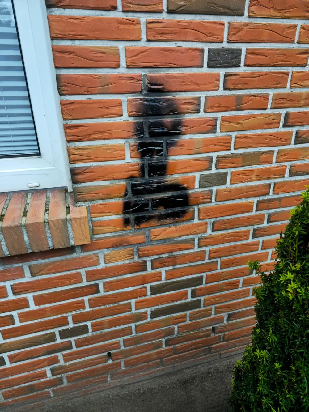 Vorher: Klinkerfassade verschmutzt